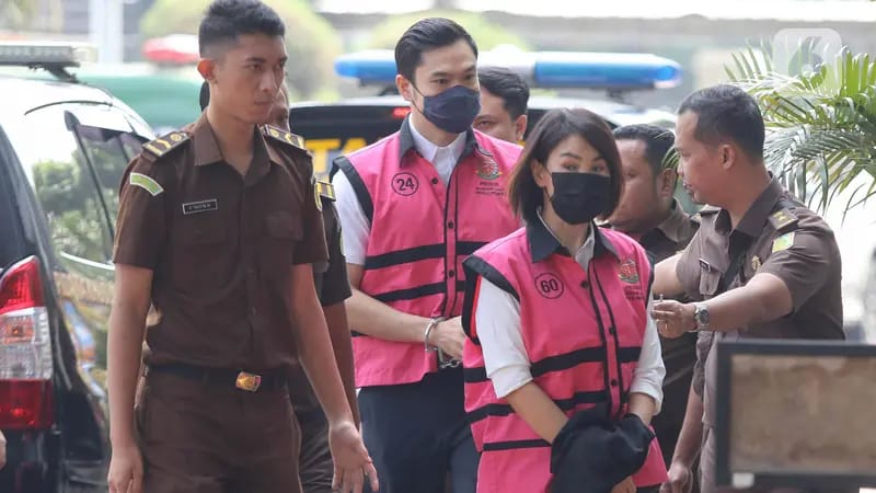 Helena Lim bersama dengan Harvey Moeis saat diamankan