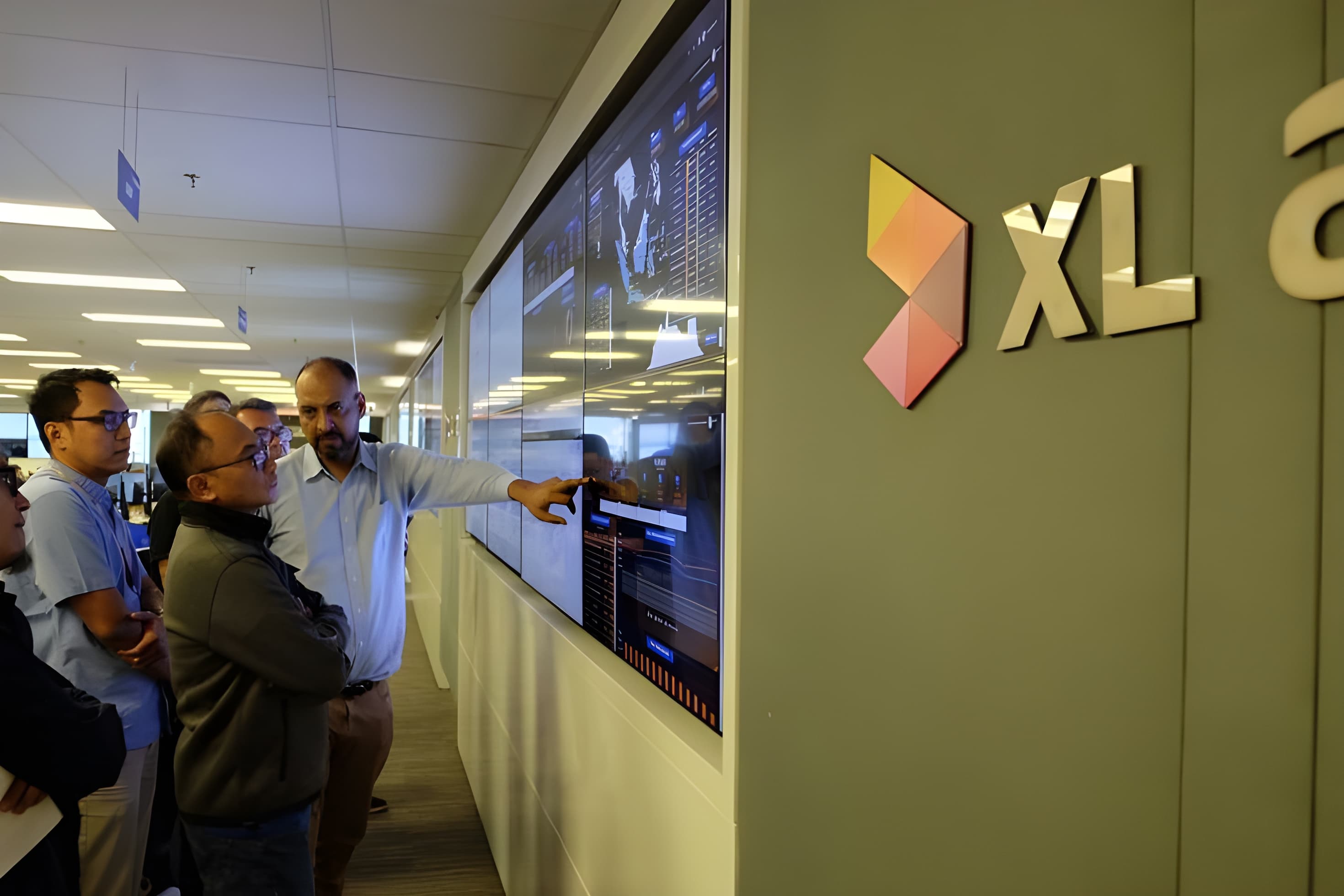 XL Axiata yang merger dengan Smartfren.