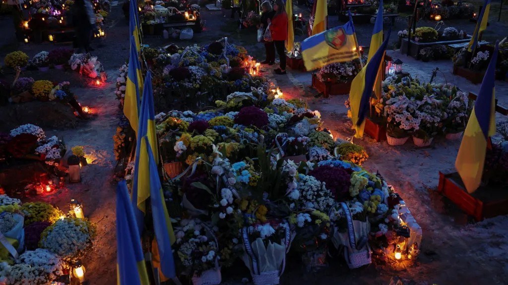 Bunga duka citra terhadap 43 ribu tentara Ukraina yang tewas
