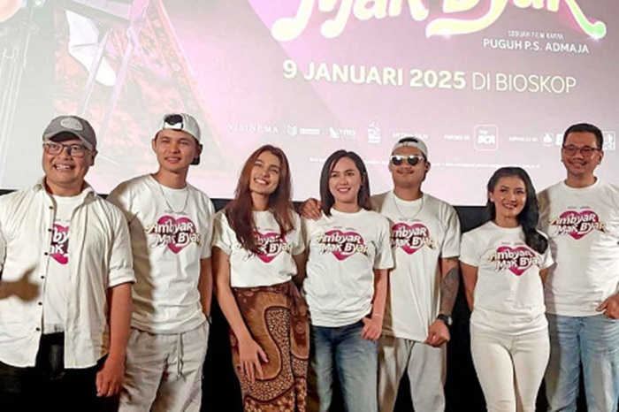 Film Ambyar Mak Byar yang bisa disaksikan mulai Januari 2025.