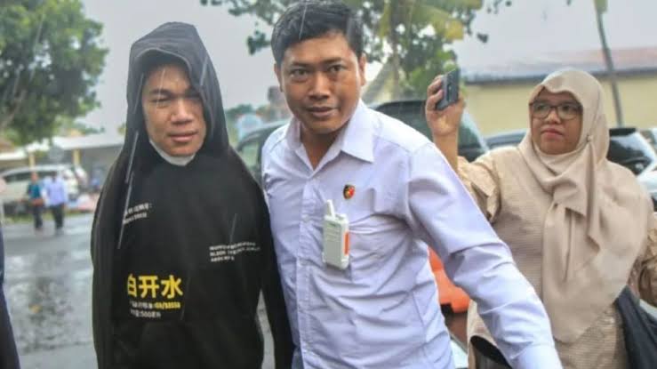 Agus Buntung saat digiring ke kepolisian setelah ditetapkan tersangka.