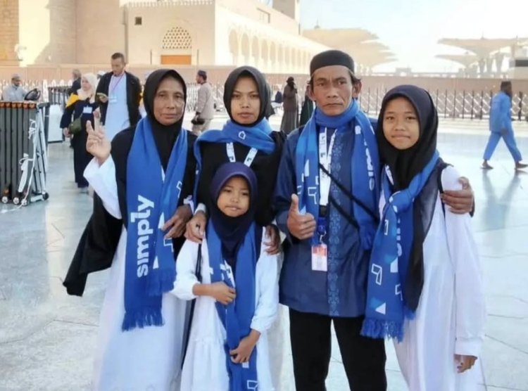 Unggahan momen Sunhaji umrah bersama keluarga.