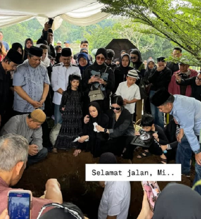 Kondisi pemakaman Dokter Azmi unggahan Arief Muhammad