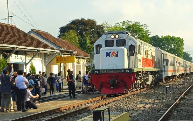 Kereta Api jadi pilihan masyarakat sebagai transportasi saat liburan Nataru