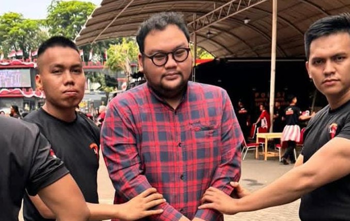 Komika Fico Fachriza (tengah).