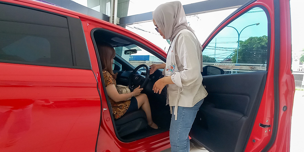 Salah satu konter mobil yang khawatir dengan kenaikan PPN 12 persen mulai tahun depan.
