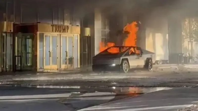 Tesla Cybertruck di depan Trump International Hotel, Las Vegas,