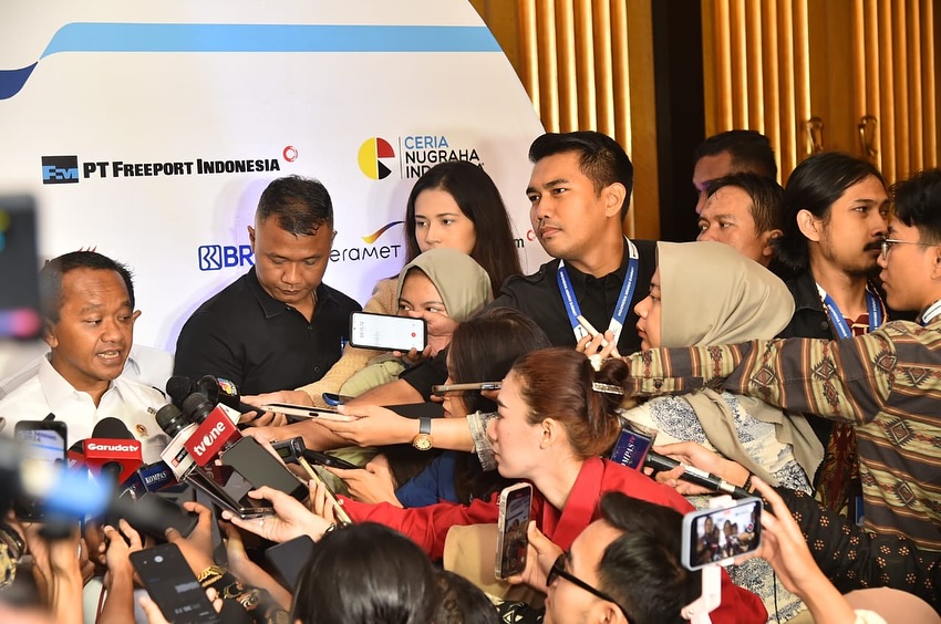 Menteri Energi dan Sumber Daya Mineral (ESDM), Bahlil Lahadalia saat memberikan keterangan pada awak media