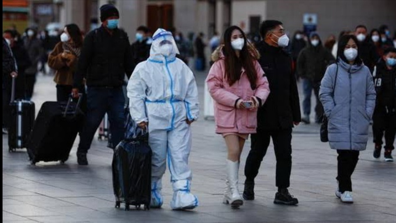 Masyarakat China gunakan masker melindungi diri dari virus HMPV