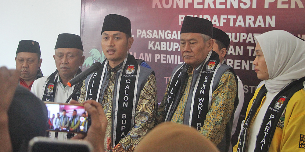 Pasangan Lindra-Joko yang akan ditetapkan sebagai bupati-wakil bupati terpilih hasil Pilkada Tuban hari ini, Kamis (9/1).