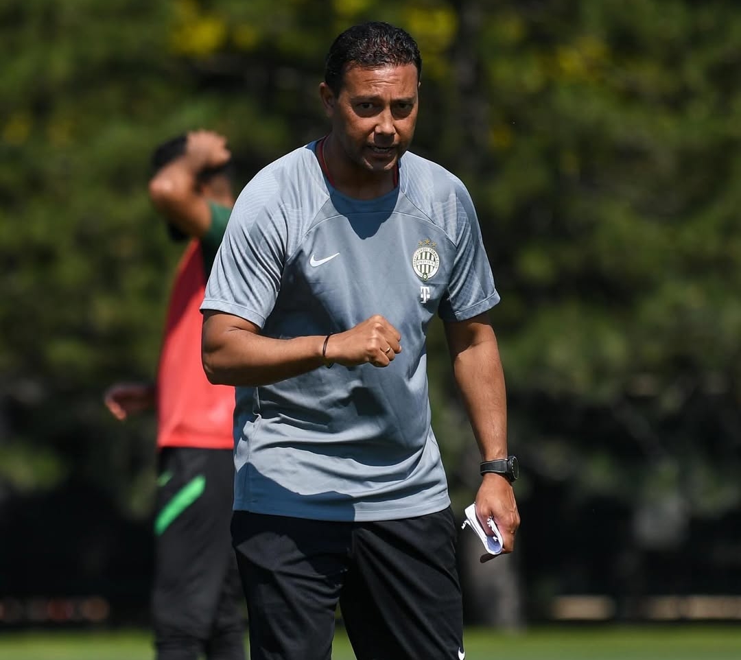 Denny Landzaat kini resmi ditunjuk sebagai asisten pelatih baru Timnas Indonesia