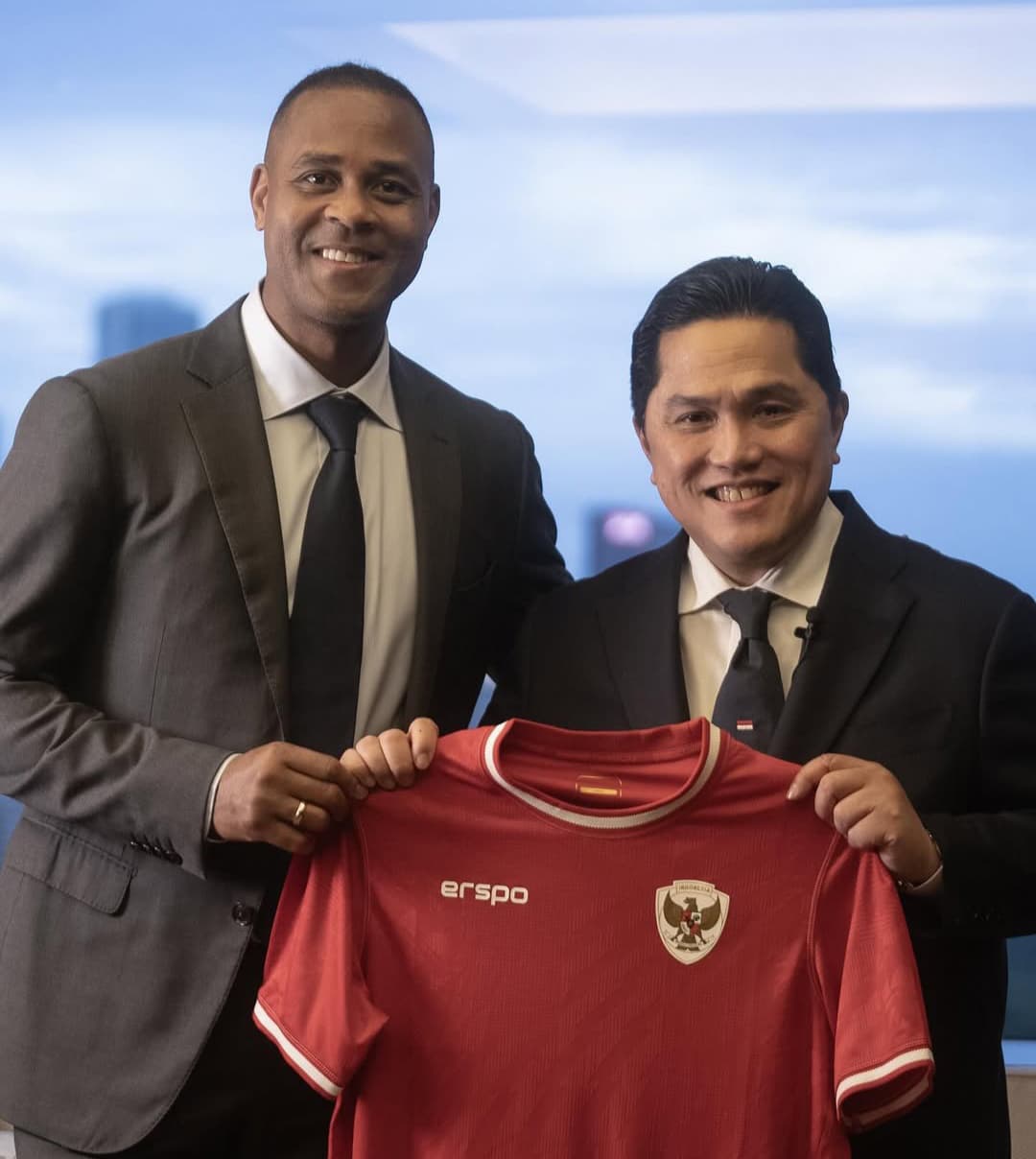 Patrick Kluivert resmi jadi pelatih Timnas Indonesia