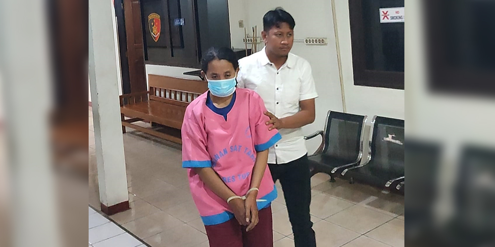 S, tersangka pencurian motor harus dikawal petugas menuju ruang tahanan Mapolres Tuban