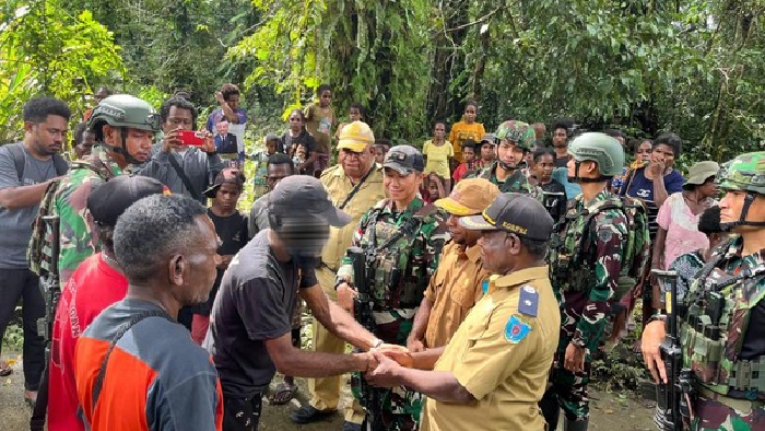 HK serahkan diri ke TNI di Maybrat, Papua Barat Daya