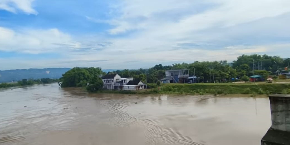 Kondisi TMA sungai Bengawan Solo di Desa Ngadirejo, Kecamatan Rengel Rabu (22/02).