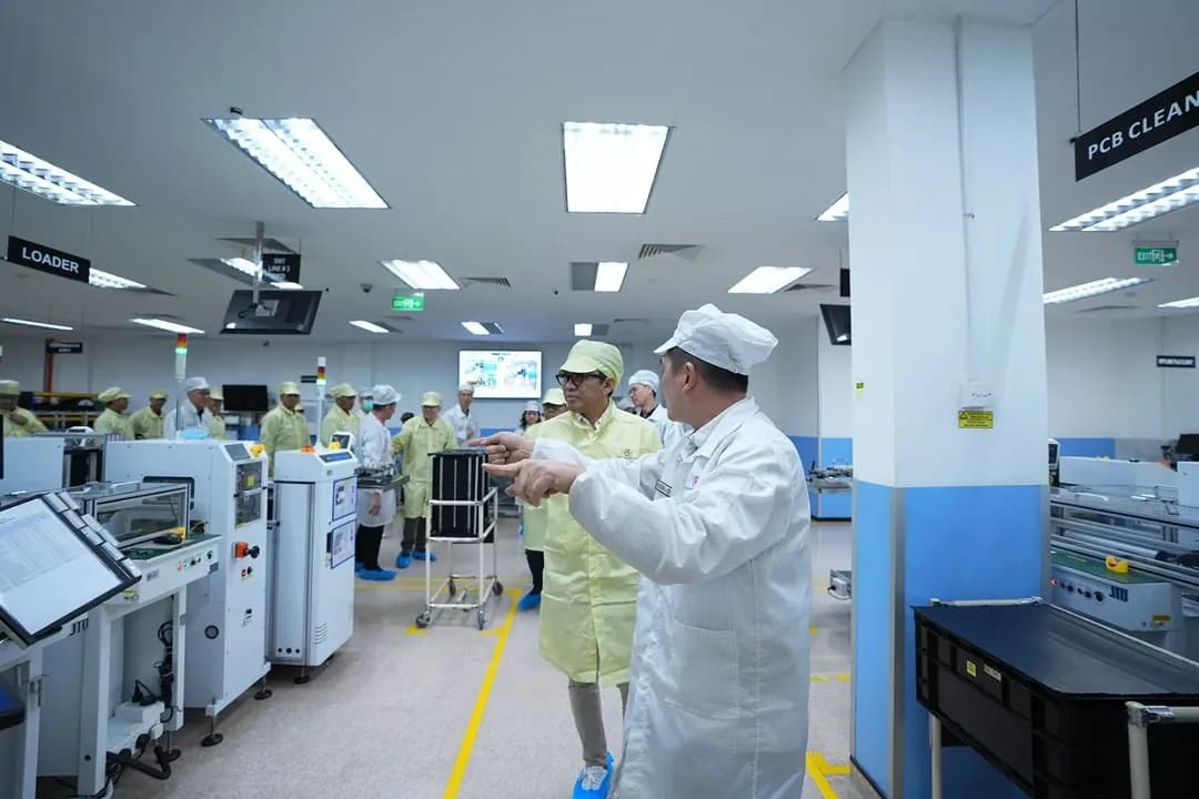 Industri ponsel yang terus bertumbuh di Indonesia.