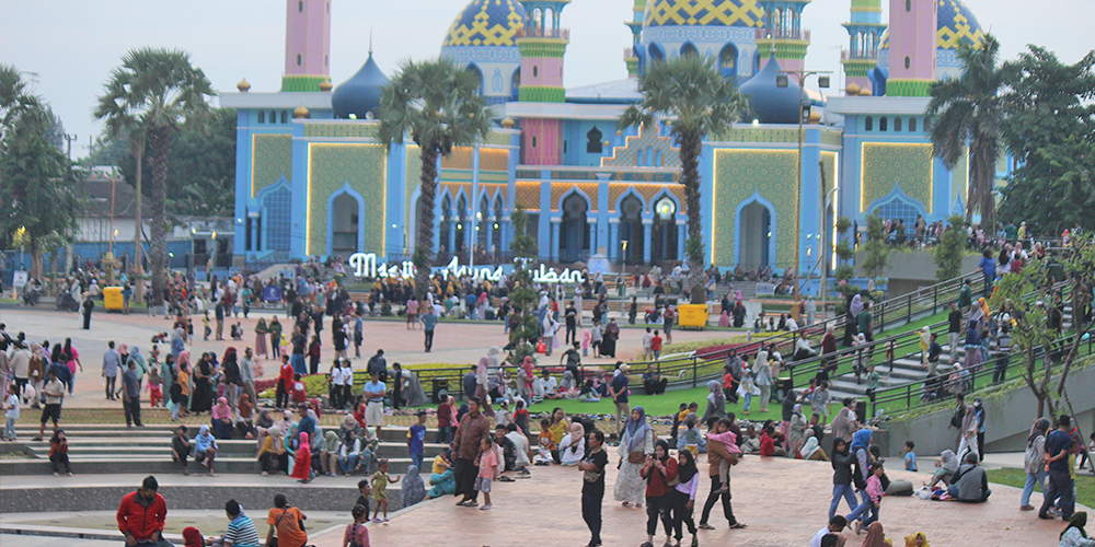 Alun-alun Tuban yang sudah dibuka untuk umum pasca direvitalisasi, Minggu (26/1).