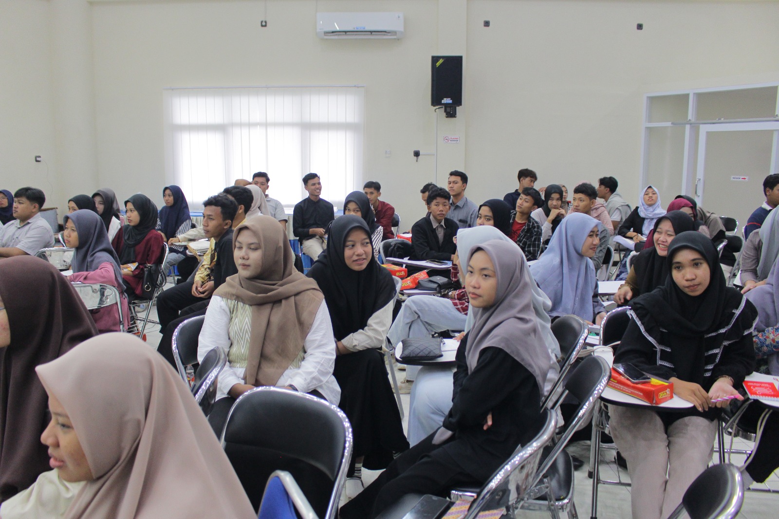 BELAJAR: Sesi berkelompok peserta saat lakukan diskusi dalam memecahkan permasalahan.