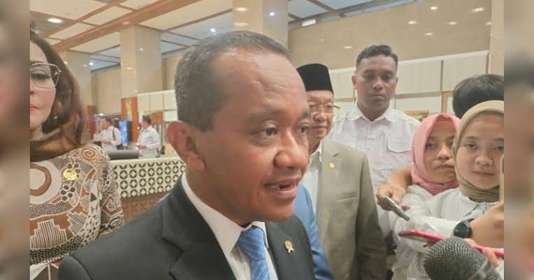 Menteri ESDM, Bahlil Lahadalia saat memberikan penjelasan pada awak media