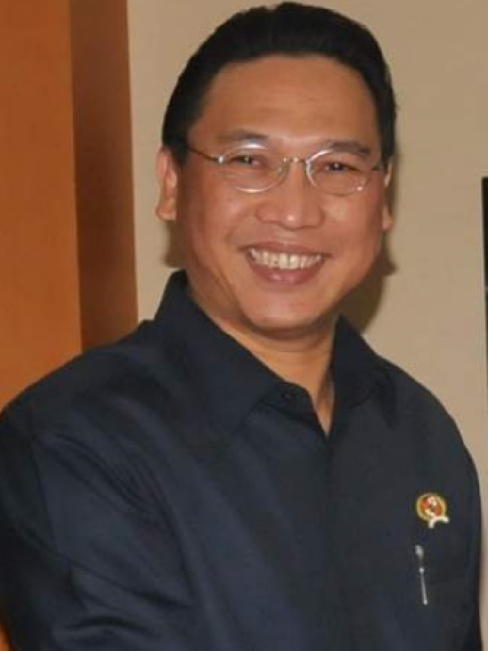 Mantan menteri ESDM Darwin Zahedy Saleh