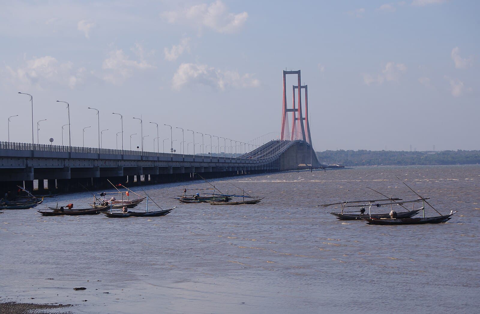 Jembatan Suramadu tuai polemik