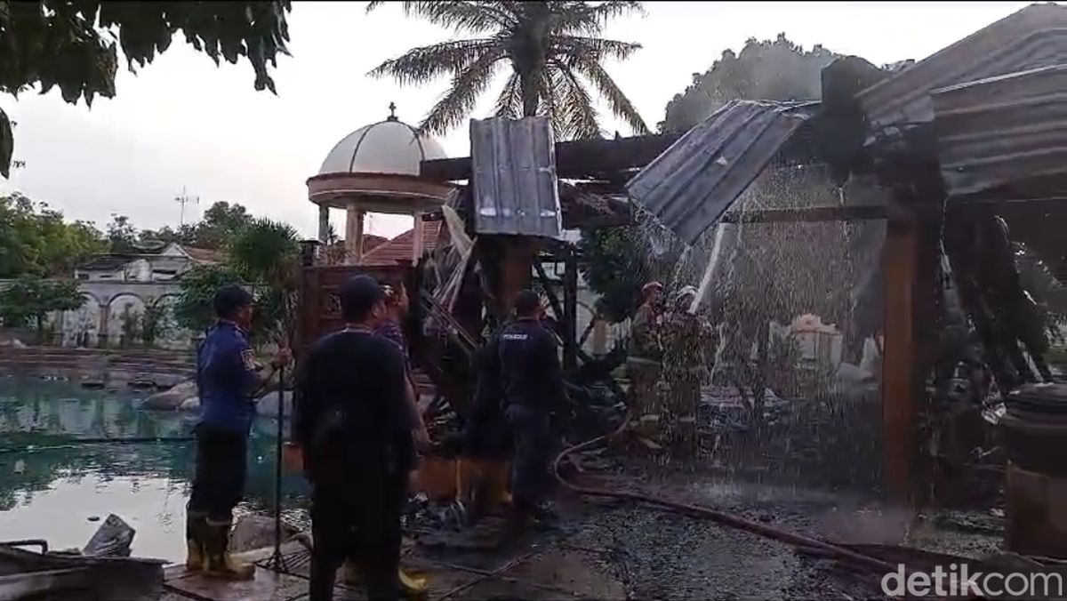 Mahkota Garden Cafe dan Homestay di Lamongan