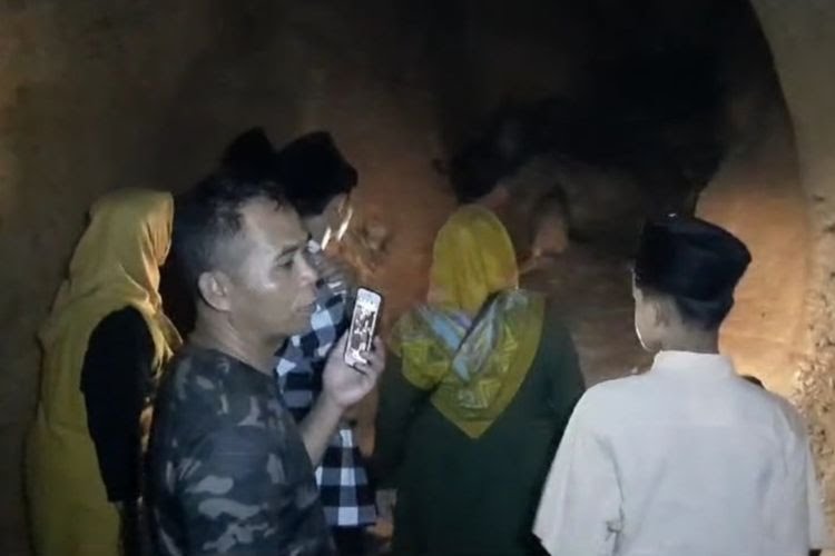 Goa Safawardi yang terletak di Pamijahan, Kabupaten Tasikmalaya, Jawa Barat.