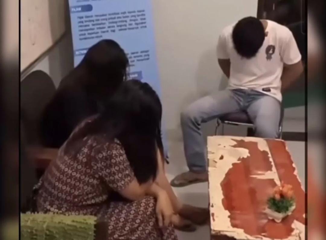 Diduga lakukan adegan threesome, kakak-beradi di Riau diamankan warga