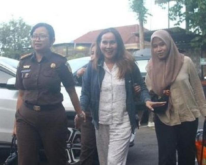 Isa Zega telah resmi dijebloskan ke Lapas Wanita Kelas IIA Sukun, Malang