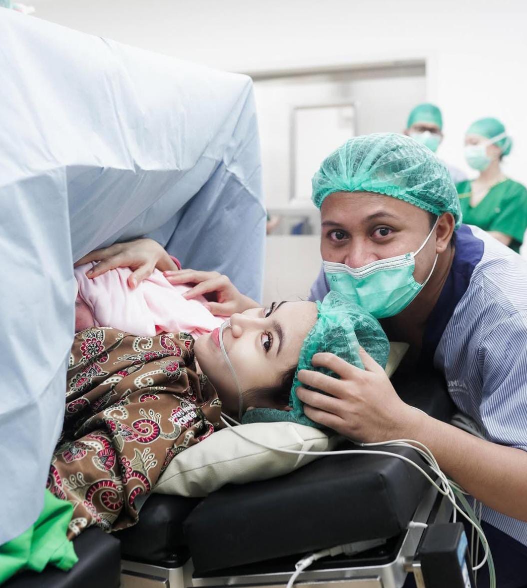 Unggahan momen kebahagiaan Rizky Febian dan Mahalini.