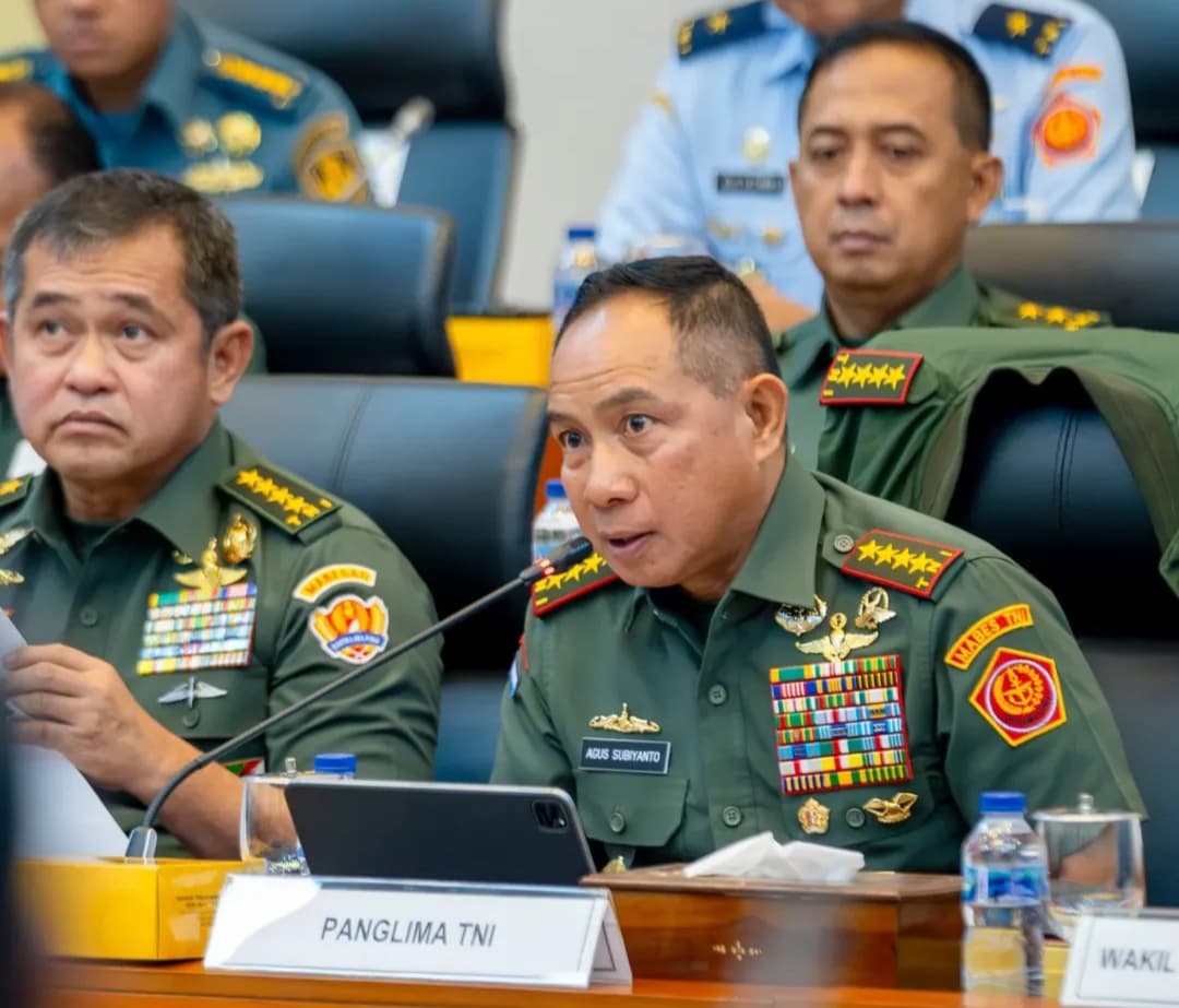 Panglima TNI Jenderal TNI Agus Subiyanto melakukan mutasi besar-besaran di kalangan perwira.