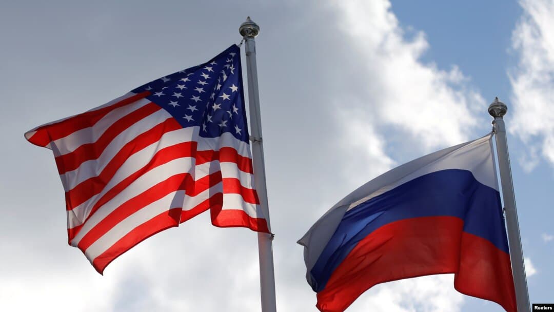 Bendera Amerika Serikat dan Rusia.