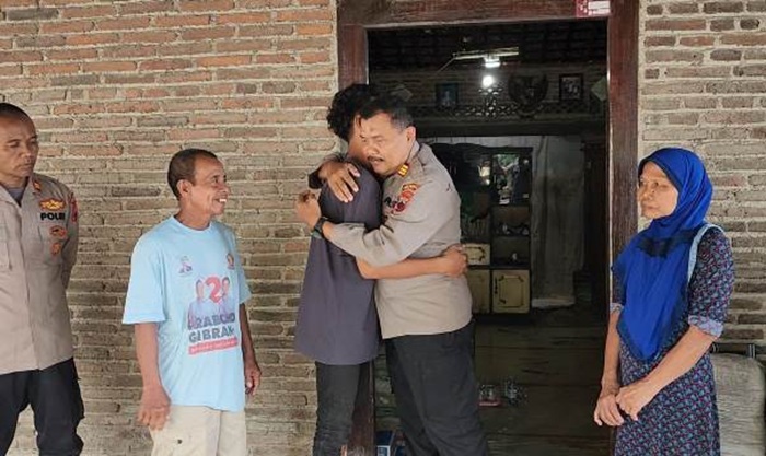 Pihak kepolisian saat mendatangi AAP, yatim piatu pencuri pisang.