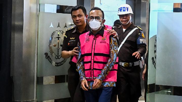 Direktur Utama PT Pertamina Patra Niaga Riva Siahaan menjadi tersangka korupsi