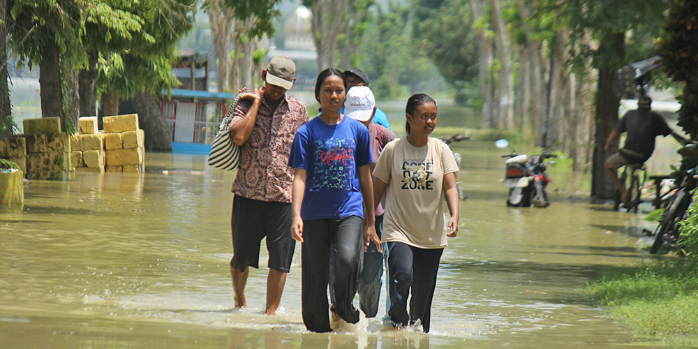 Setelah tiga hari siaga merah, kemarin (28/2) tinggi muka air Sungai Bengawan Solo di wilayah Tuban kembali ke siaga hijau.