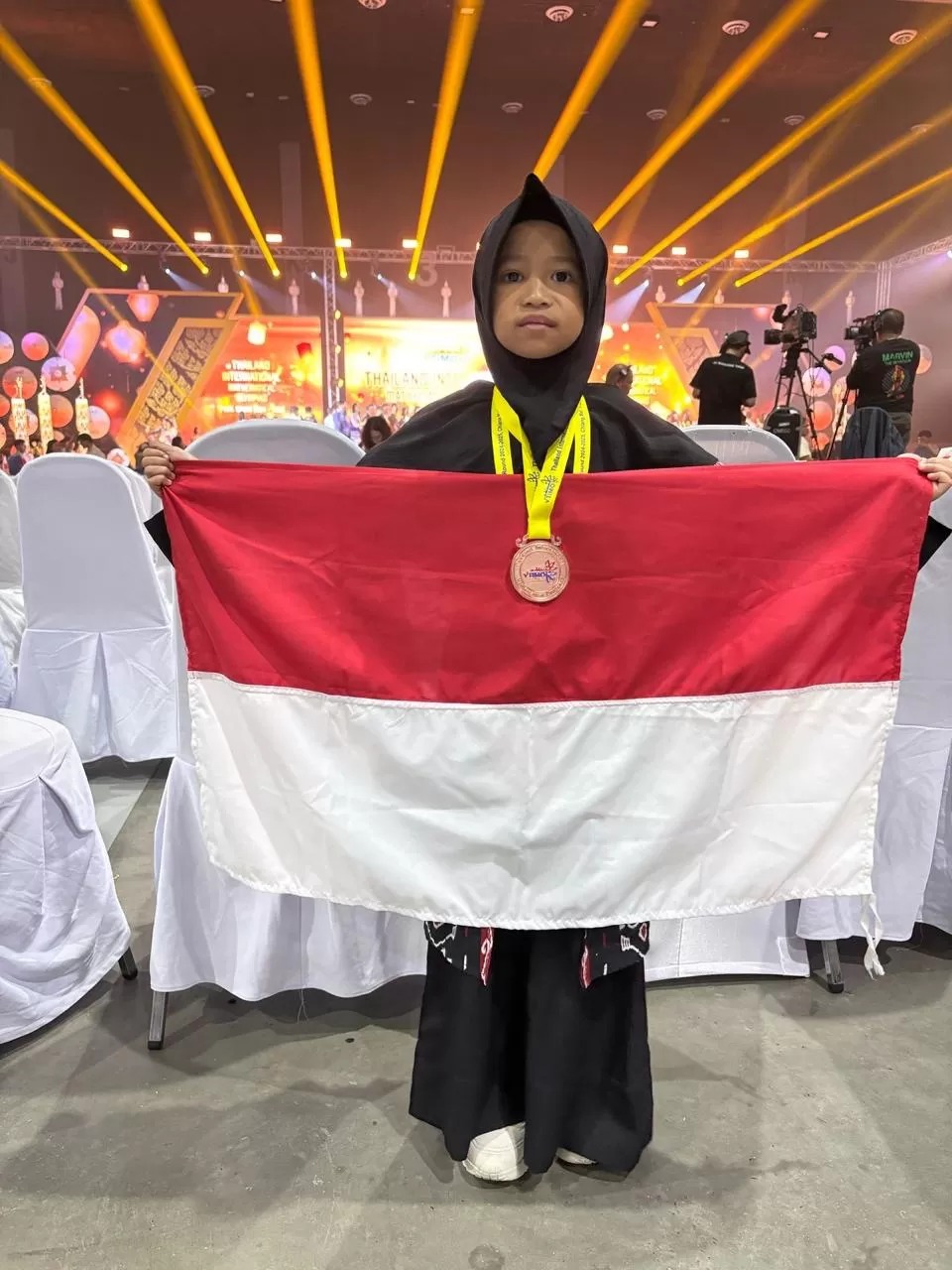 Atut, siswi SD dari NTB yang juara Olimpiade Internasional.