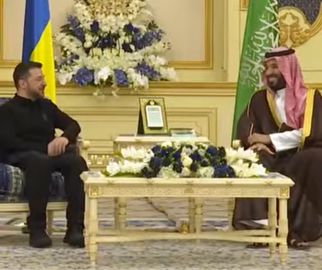 Presiden Ukraina Volodymyr Zelensky saat menggelar pertemuan di Arab Saudi.