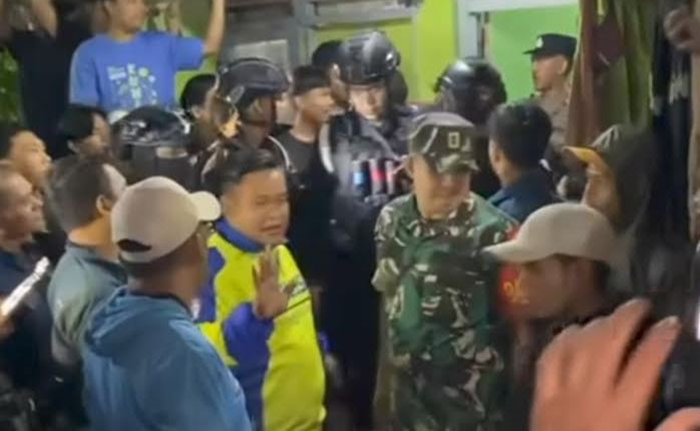 Pengerebekan sepasang kekasih yang ketahuan mesum di kontrakan Gunung Putri