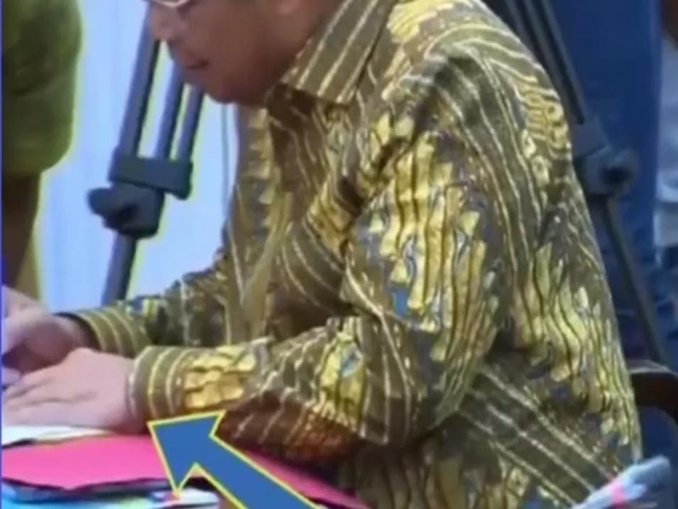 Video amplop coklat viral di media sosial