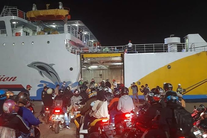 Pelabuhan Merak yang selalu padat saat arus mudik dan balik.
