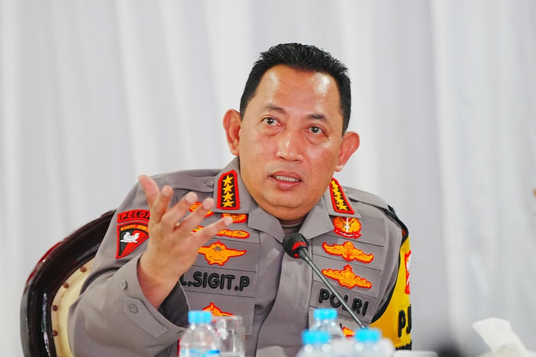 Kapolri merotasi jabatan strategis mulai Wakapolri, Kabareskrim, Irwasum, hingga Kapolda.
