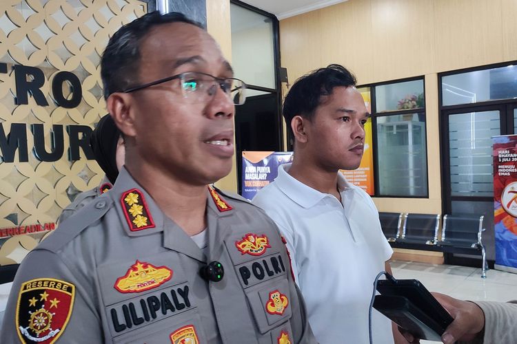 Kapolres Metro Jakarta Timur, Kombes Pol Nicolas Ary Lilipaly saat memberikan keterangan