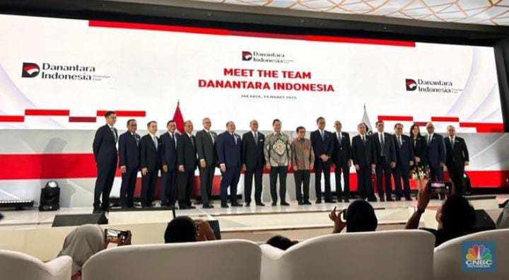 Susunan lengkap pengurus Danantara resmi diumumkan.