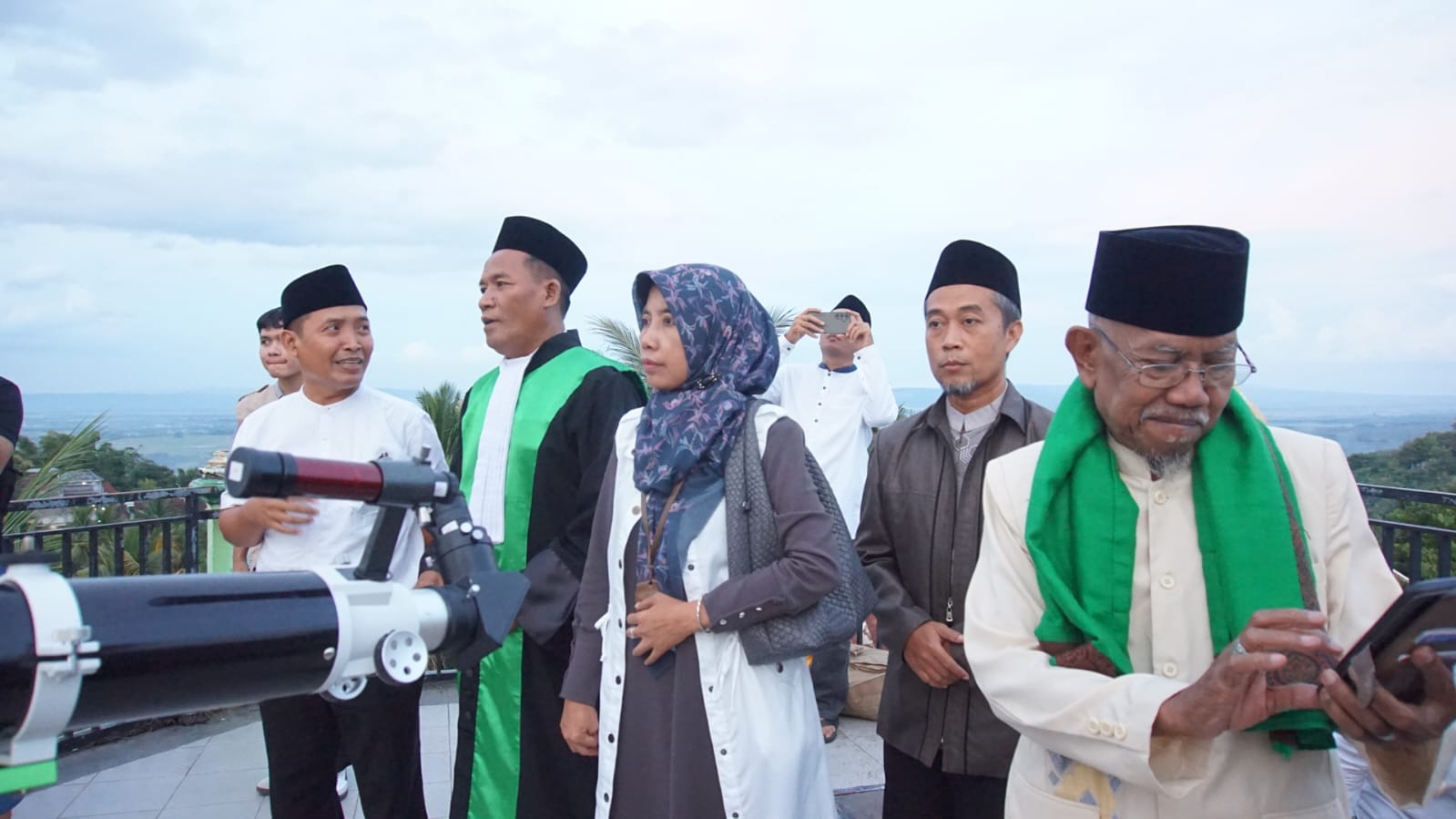 Pemantauan bulan di Menara Desa Banyuurip, Kecamatan Senori