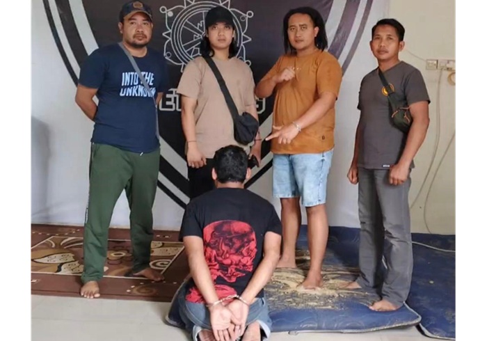 Maling di dua rumah Mondokan, Kecamatan Tuban saat diamankan Jatanras Polres Tuban.