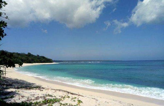 Pantai Plengkung, salah satu wisata di Banyuwangi.