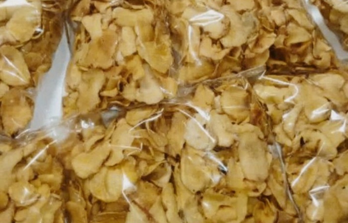 Keripik gayam, salah satu camilan khas Tuban yang wajib dicoba saat mampir di Bumi Ronggolawe.