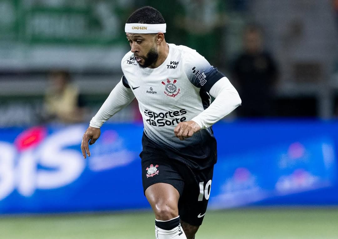 Pesepak bola, Memphis Depay