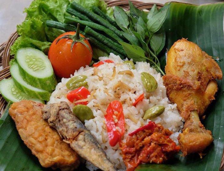Tampilan nasi liwet Sunda yang lezat dan enak.