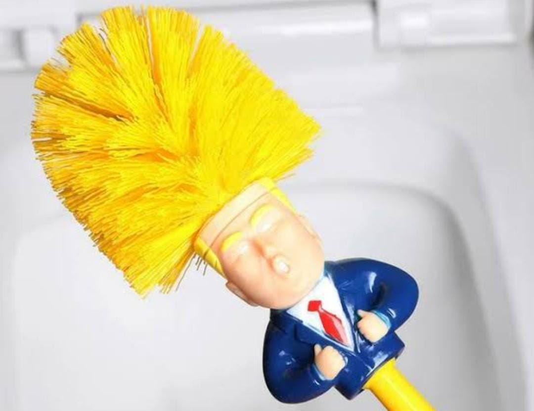 Sikat kloset berbentuk Donald Trump yang diproduksi oleh perusahaan di China.